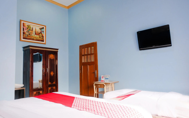 OYO 778 Guest House Amalia Malang