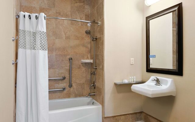 Spark by Hilton Bakersfield Central