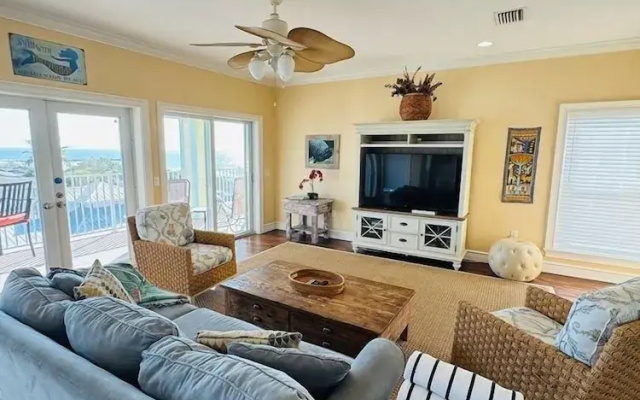 Sans Souci 6 Bedroom Home by RedAwning