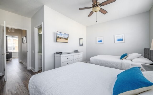 Casa Bella Townhome 3 Bedroom Condo by RedAwning