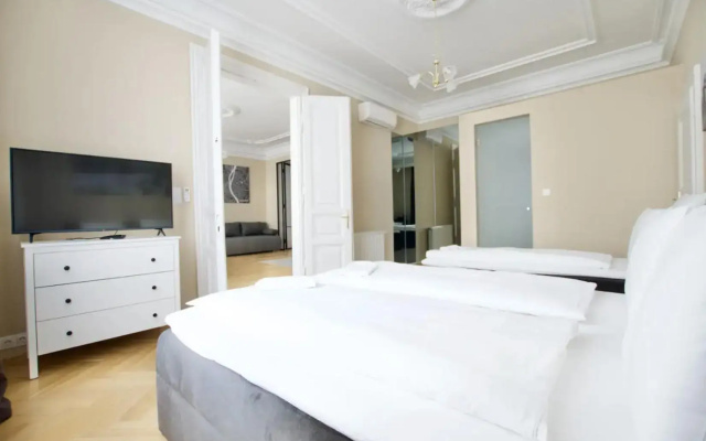 Premium Apartment by Hi5 - Ferenciek tere - 3 BDR