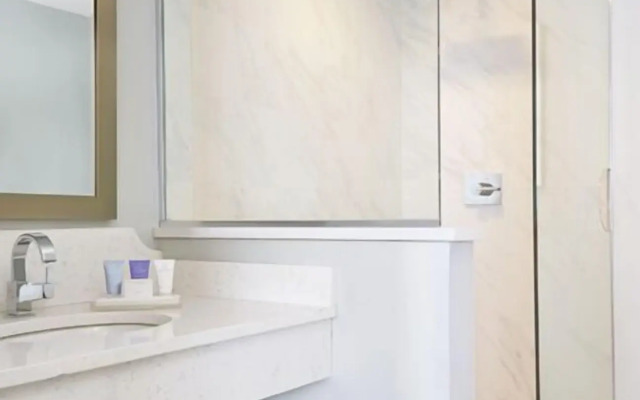 Redmont Hotel Birmingham, Curio Collection by Hilton