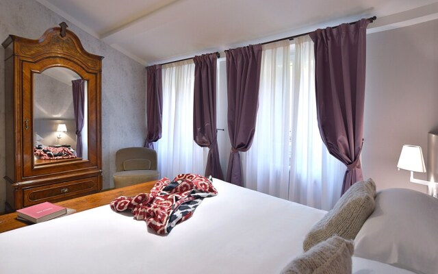 Al Cappello Rosso Suite Apartments