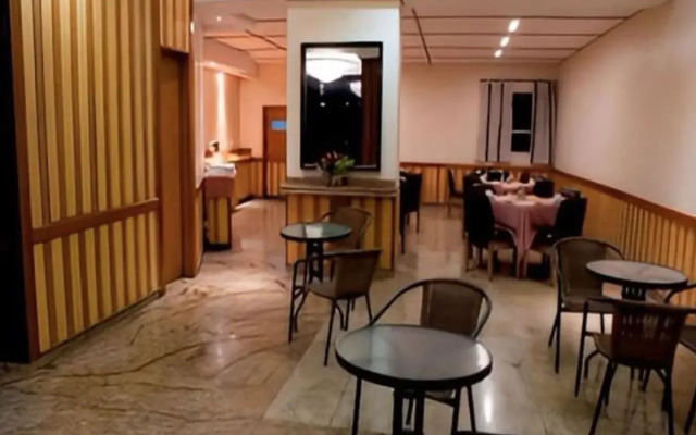 Carillon Plaza Hotel