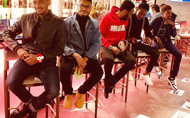 Hangzhou Vline Hotel