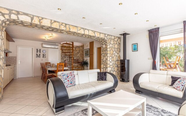 Stunning Home in Jadranovo With 5 Bedrooms, Jacuzzi and Wifi