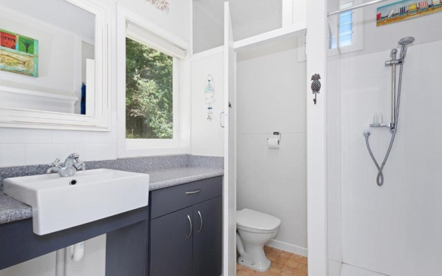 Pencarrow Cottage - Russell Holiday Home – Bathroom – Russell