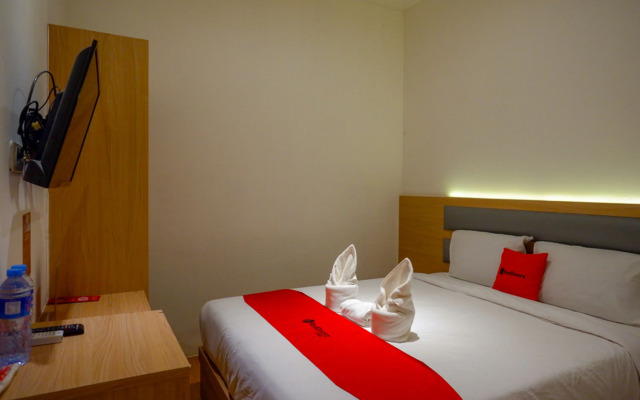 RedDoorz Plus @ Losari Makassar