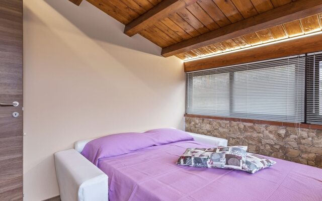 Engaging Apartment in Messina With Balcony