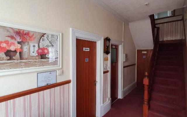 Holly Lodge