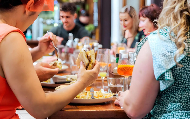 The Cambridge Hotel & Backpackers