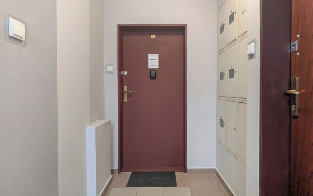 Sunny Apartment With Parking by Renters