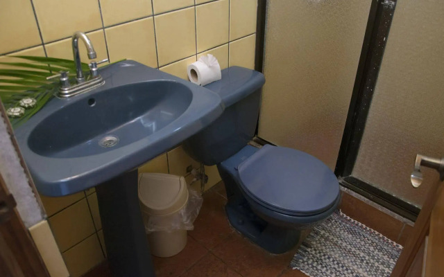 Pelican Beachfront Hotel