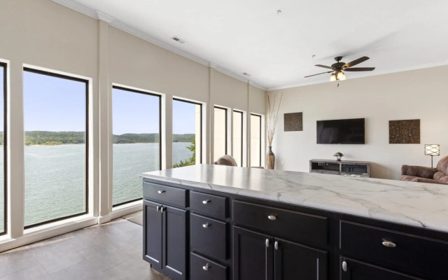 Deluxe 2 Bedroom Villa Lake View