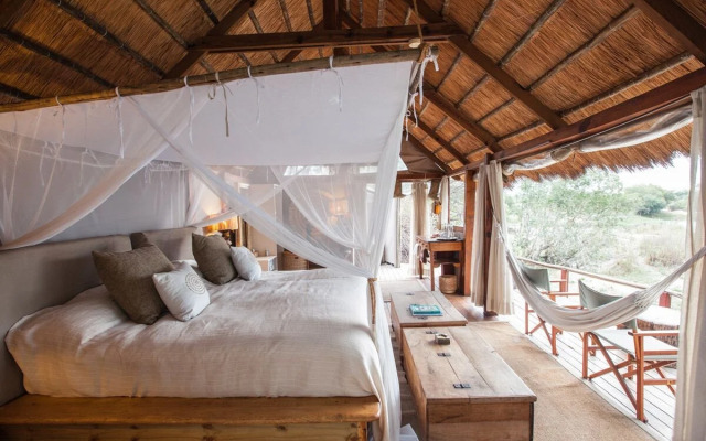 Sindabezi Island Camp