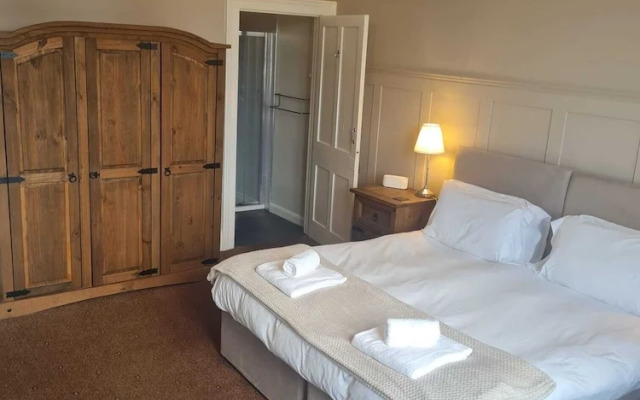 Heathcliff House, Exclusively for Adults, Free Large Car Park