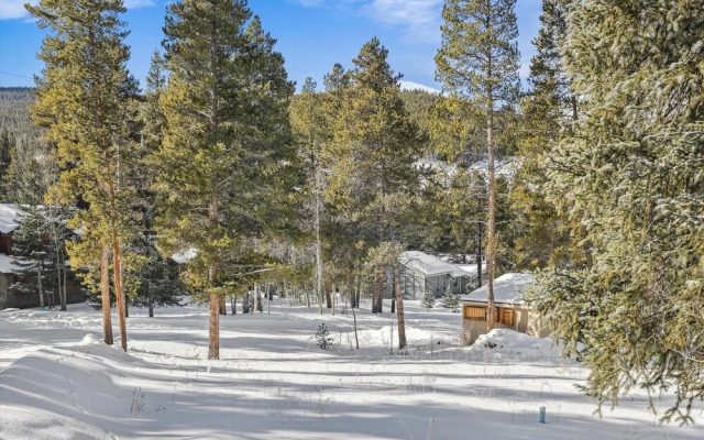 Chalet Blue 2 Bedroom Home by RedAwning