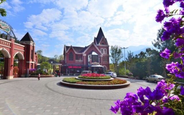 Yaming Lake Holiday Resort