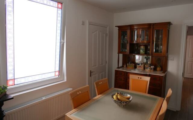 Elegant Edwardian 4-Bed House in Swanage Sea Views