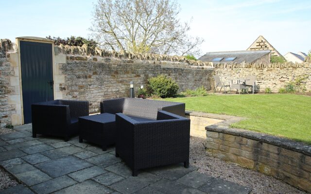Remarkable 3-bed House in Easton-on-the-hill