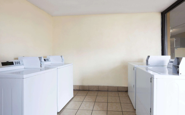 Days Inn by Wyndham Lafayette/University