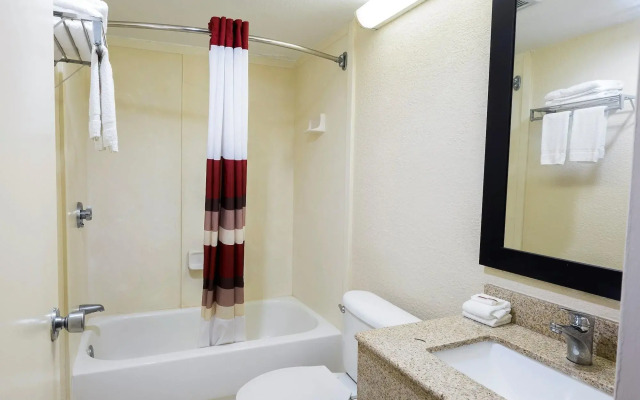 Red Roof Inn & Suites Brunswick I-95