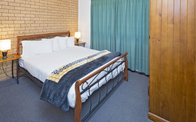 Eliza Lee 3 - Comfortable for the budget savvy