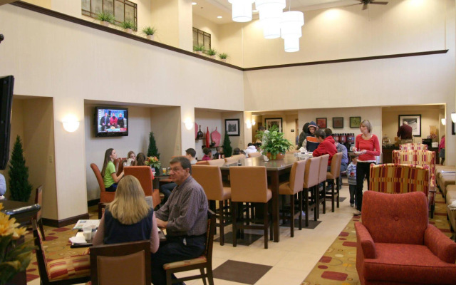 Hampton Inn & Suites-Knoxville/North I-75