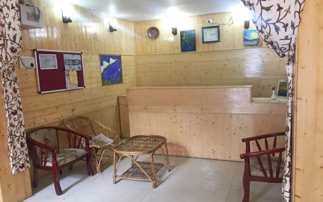 OYO 22456 Hotel Fifth Season