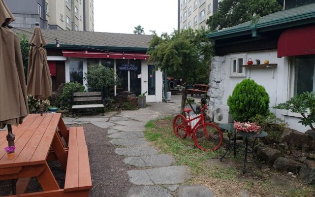 Guesthouse Party-Free Pub - Hostel