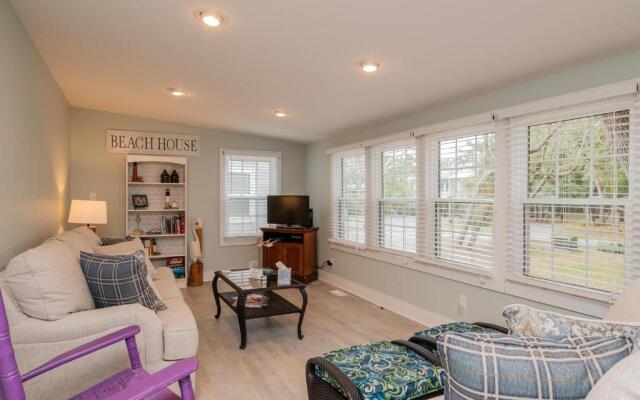 Bill's Place by Oak Island Accommodations