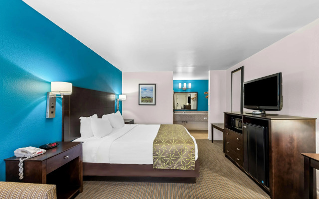 Best Western Delhi Inn