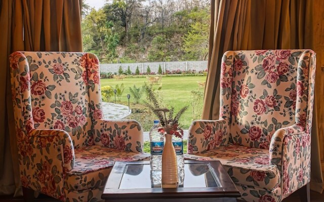 Pumpkin Hotels Corbett, Tusk N Wood