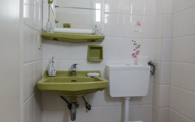 George & Irene Hotel