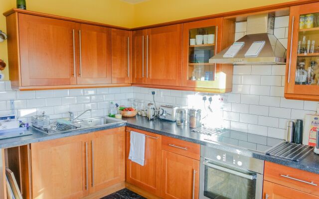 Sophisticated Edinburgh Apartment in City Centre