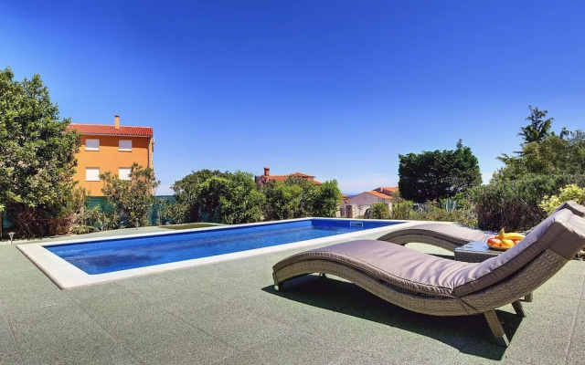 Holiday Home With Swimming Pool, Near the Center