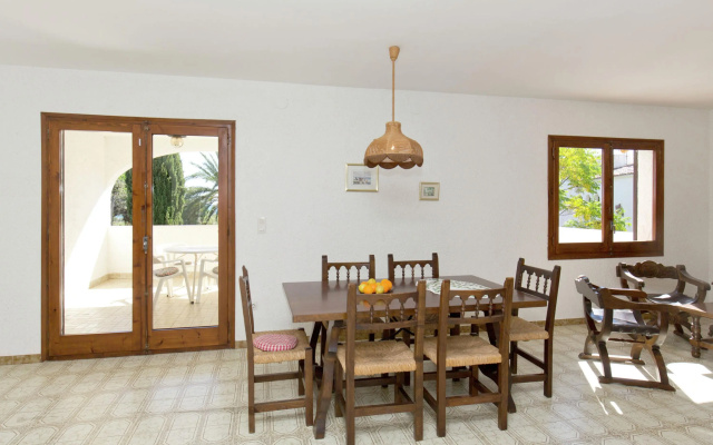 Small Building with 4 Apartments Close To the Beach