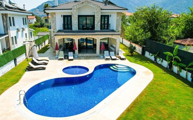 Remarkable Private 4-bed Villa in Dalyan With Pool