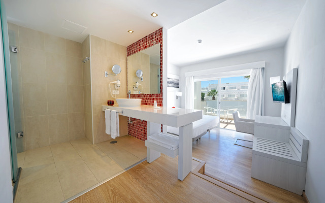 Aequora Lanzarote Suites