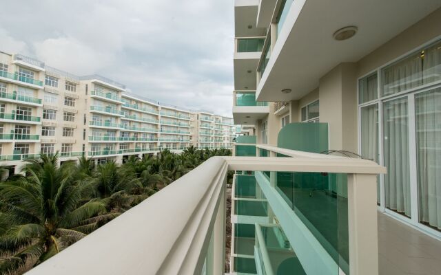 Garden view Apartment - 2 mins to beach