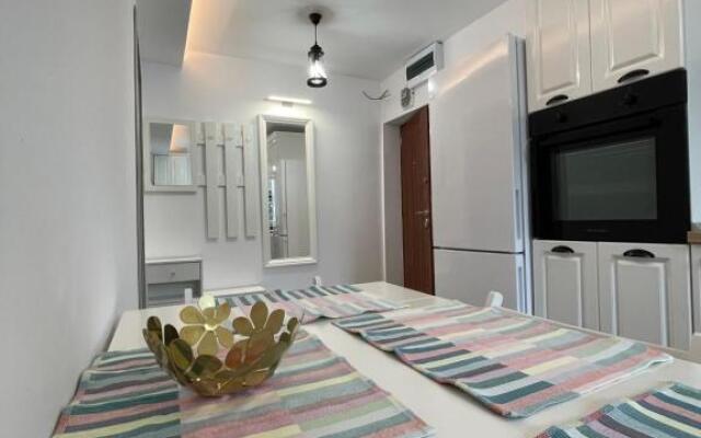 Robert’s Apartament 2
