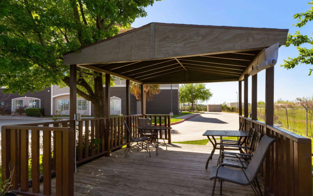 La Quinta Inn & Suites by Wyndham Deer Park