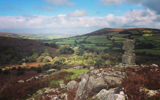 Characteristic 5-bed House on the Edge of Dartmoor