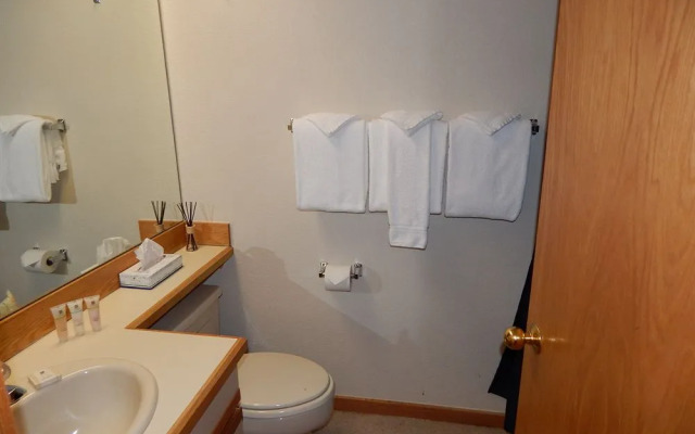 Crestview Condominium's