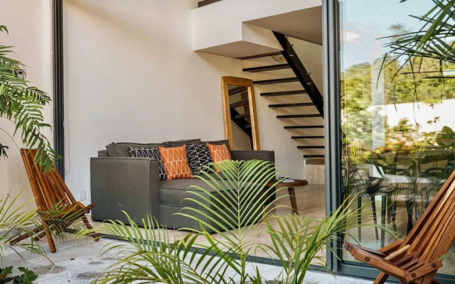 Mistiq Luxury Condo Min. from Everything