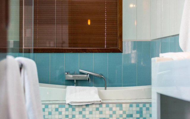 Cavo Seaside Suites
