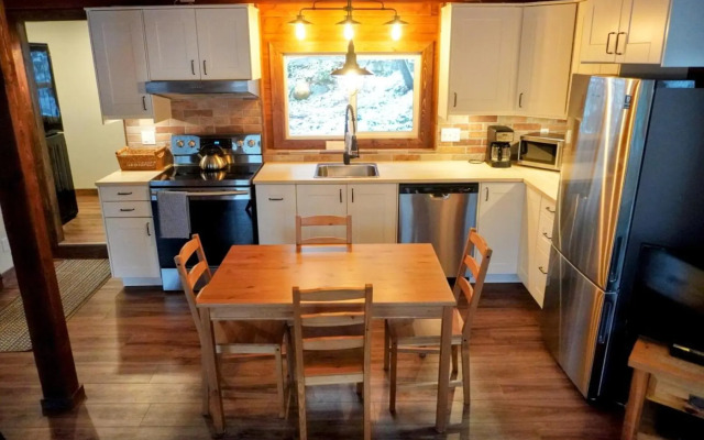 4 Mile Creek Cabin (Creekside)