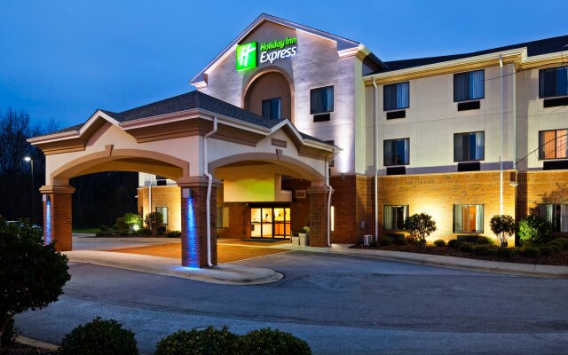 Holiday Inn Express Forest City, an IHG Hotel