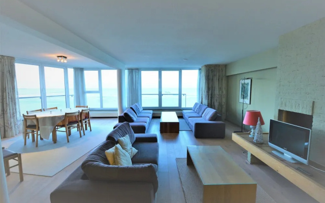 Bright 3-bedroom Apartment With Sea View