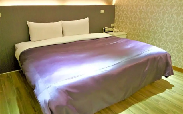 Art House Double Room-Sunflower